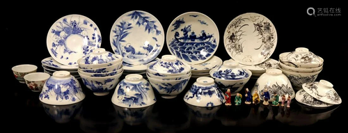 Lot with various Japanese porcelain bowls, saucers and