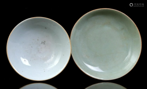 Celadon porcelain dish 3 cm high, 19 cm diameter
