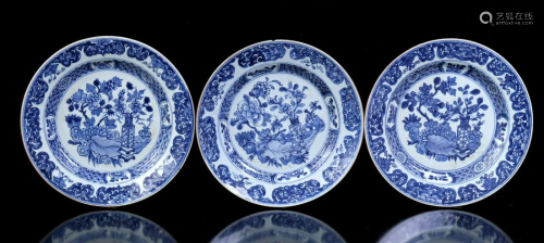 3 Chinese porcelain dishes, early 19th century