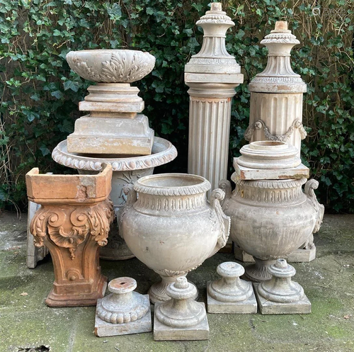 Lot with approx. 20 various ornaments, parts of garden