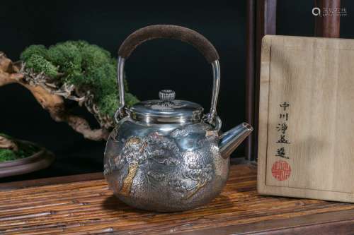 中川淨益十一世造 松樹紋銀壺