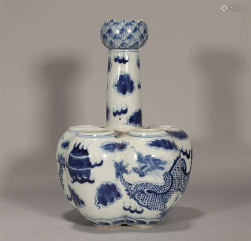 Blue and White Glazed Dragons Vase Qing Dynasty
