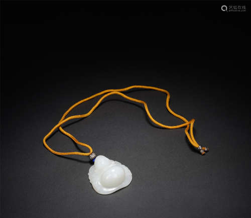 A CHINESE WHITE JADE PENDANT