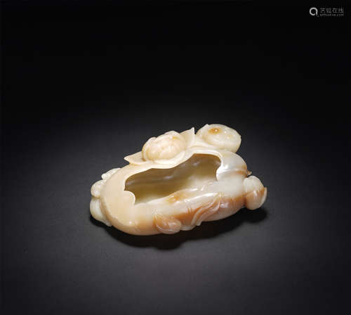 A CHINESE WHITE JADE WITH SUGAR COLORED BRUSH WASHER