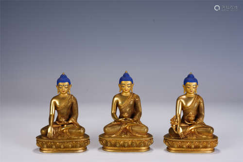 A GROUP OF THREE CHINESE GILT BRONZE FIGURE OF BUDDHA STATUE