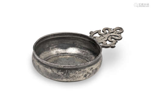 A rare William & Mary pewter OEAS gill porringer, circa 1690