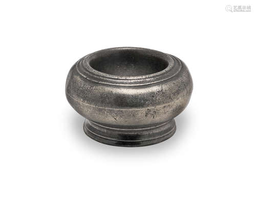 A William & Mary pewter squat trencher salt, circa 1690