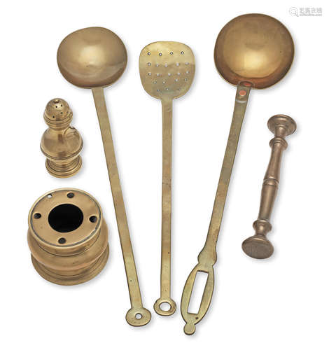 Five pieces of domestic brass