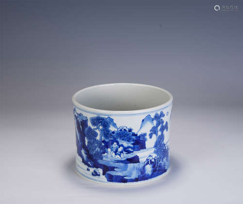 A CHINESE BLUE AND WHITE PORCELAIN BRUSH POT