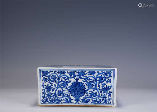 A CHINESE BLUE AND WHITE PORCELAIN BRUSH WASHER