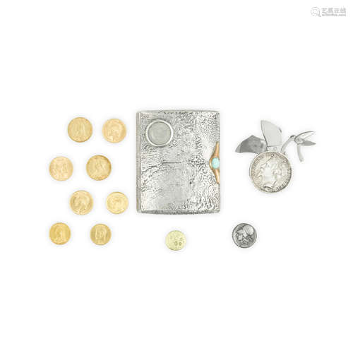 A GROUP OF TWELVE GOLD AND SILVER COINS AND ACCESSORIES by v...