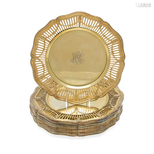 A SET OF FOURTEEN AMERICAN SILVER-GILT RETICULATED DINNER PL...