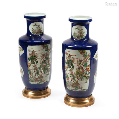 A PAIR OF CHINESE FAMILLE VERTE AND BLEU SOUFFLE GROUND PORC...