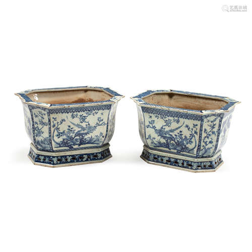 A PAIR OF CHINESE BLUE AND WHITE PORCELAIN JARDINIÈRES