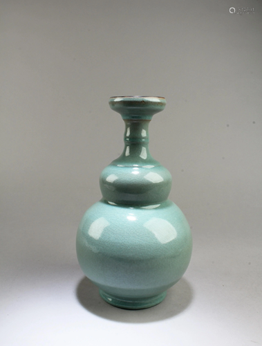 Chinese Ruayo Vase