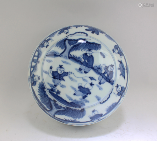 Chinese Porcelain Round Container