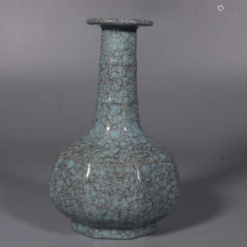 The Flask of Guan Kiln
