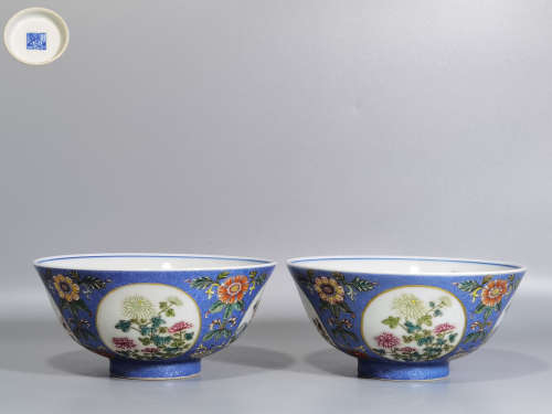 A Pair of Famille Rose Bowl with Flower Patterns