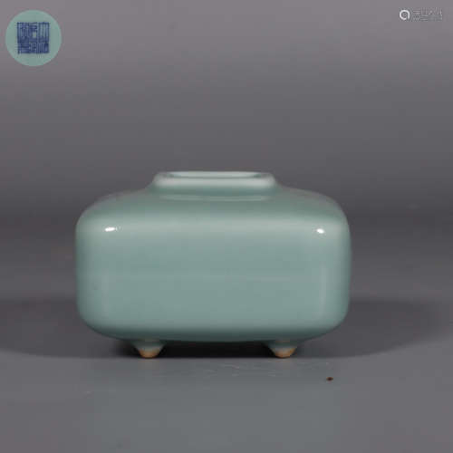 A Single Color Glaze Water Pot