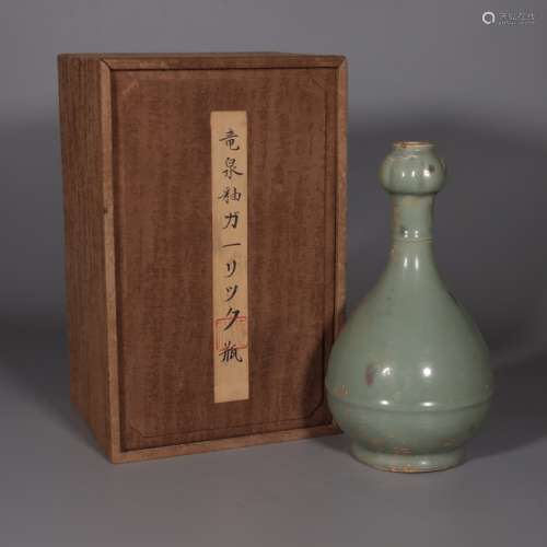 Longquan Kilns Bottle  with the Shaped of Garlic