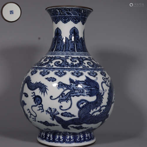 Blue-and -white Vase with Chi Dragon Pattern