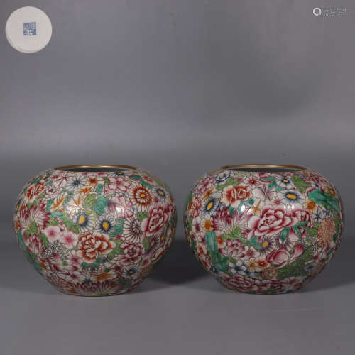 A Pair of Famille Rose Pot with Flowers Patterns