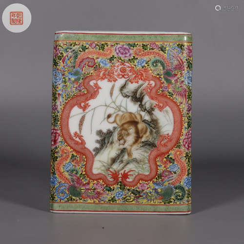 Famille Rose Pen Holder with Animals Patterns