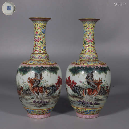 A Pair of Famille Rose Vase with Deer Pattern