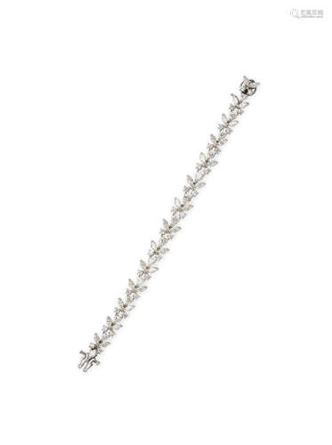 A DIAMOND AND PLATINUM BRACELET