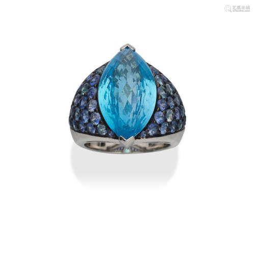 A BLUE TOPAZ RING