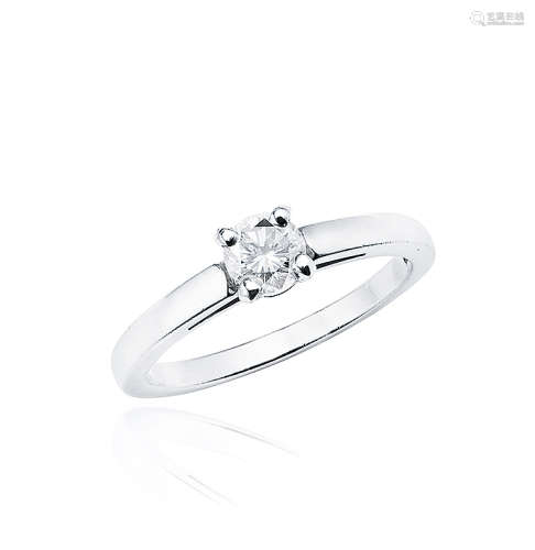 -- 0.332克拉 宝格丽设计 天然圆形明亮式切割E色VVS2净度钻石戒指