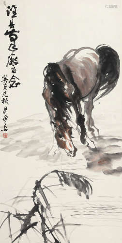 尹瘦石（1919～1998） 1983年作 马饮图 立轴 设色纸本