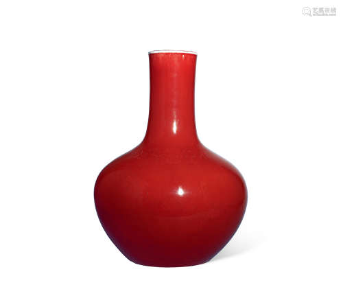清中期 红釉大天球瓶