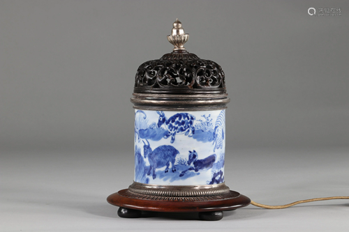 Blanc Bleu porcelain brush holder decorated with