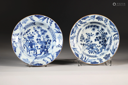 China pair of Blanc Bleu plate 18th