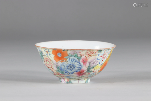 Thousand flowers porcelain bowl, Qianlong brand.