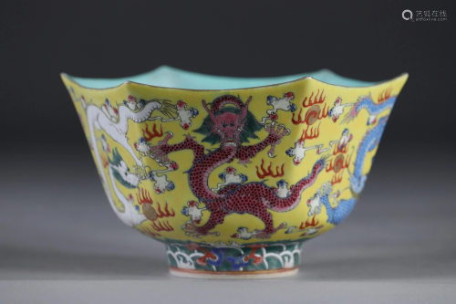 China bowl of the famille rose decor with 5 dragons