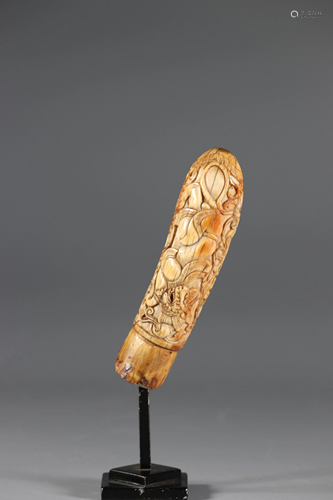 Very finely carved knife handle