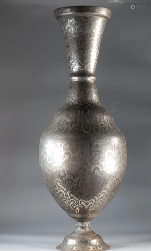 Imposing oriental vase in silver damascened metal