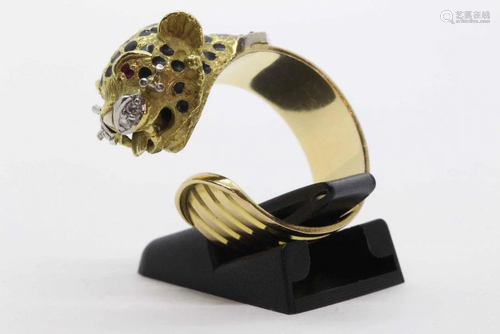 Contemporary ring in 18K yellow gold, set with diamonds