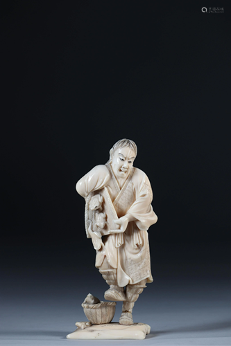 Japan Okimono carved of a fisherman circa 1920