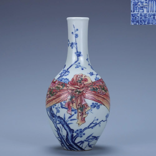 Blue and White Flower Vase Qianlong Style,Qing Dynasty