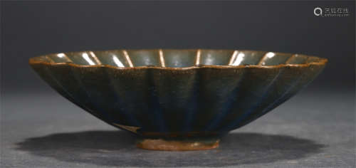 A CHINESE PORCELAIN BOWL