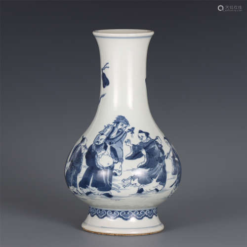 A CHINESE BLUE AND WHITE PORCELAIN VASE