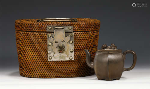 A CHINESE YIXING ZISHA CLAY TEAPOT