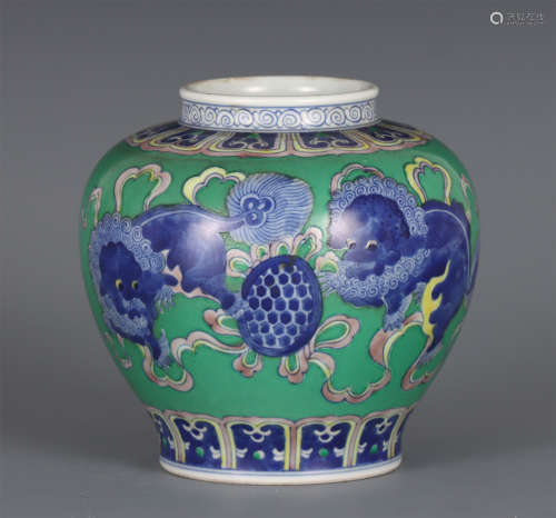 A CHINESE GREEN GLAZE BLUE AND WHITE PORCELAIN JAR