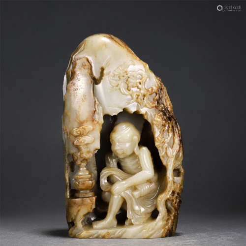 A CHINESE CARVED JADE DECORATION