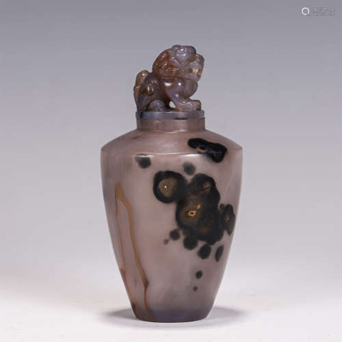 A CHINESE AGATE BOTTLE