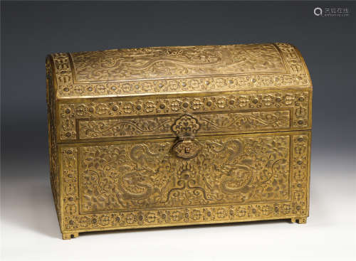 A CHINESE GILT BRONZE BOX