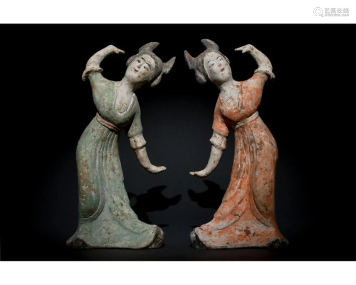 PAIR OF CHINESE TANG DYNASTY TERRACOTTA DANCER FIG…